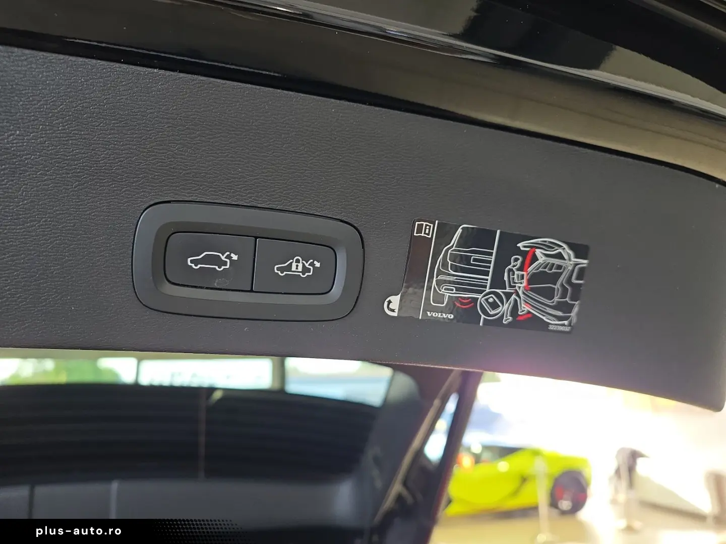 VOLVO XC40 T3 R-Design ACC AHK 360  H K LED 19  SHZ