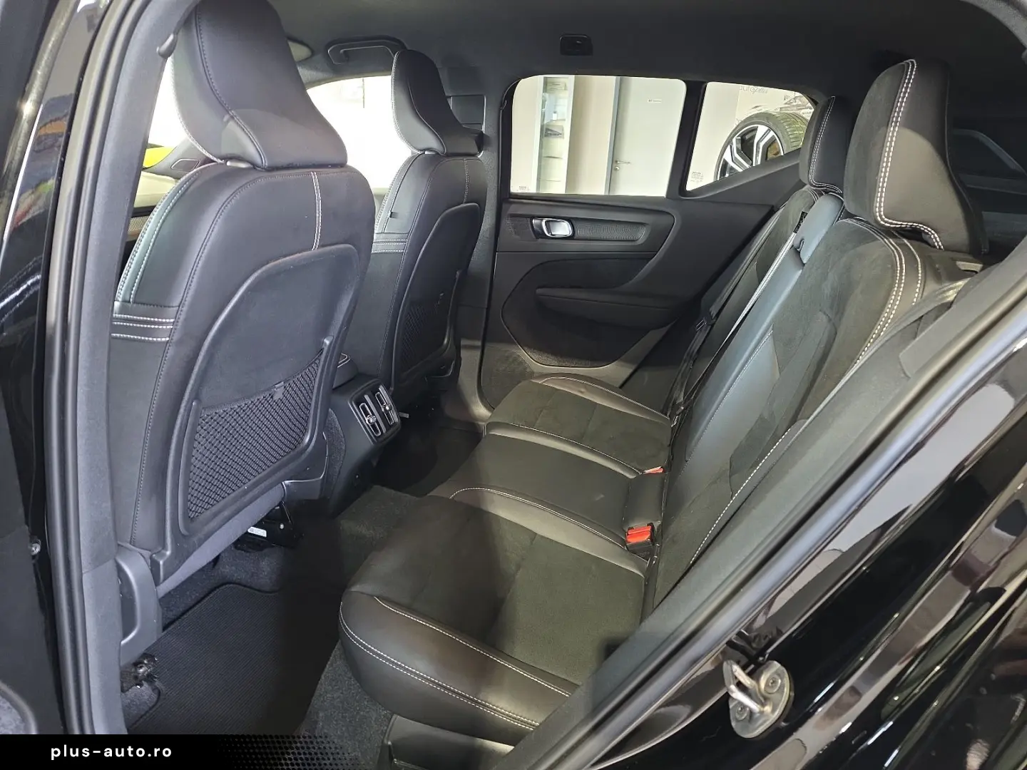 VOLVO XC40 T3 R-Design ACC AHK 360  H K LED 19  SHZ