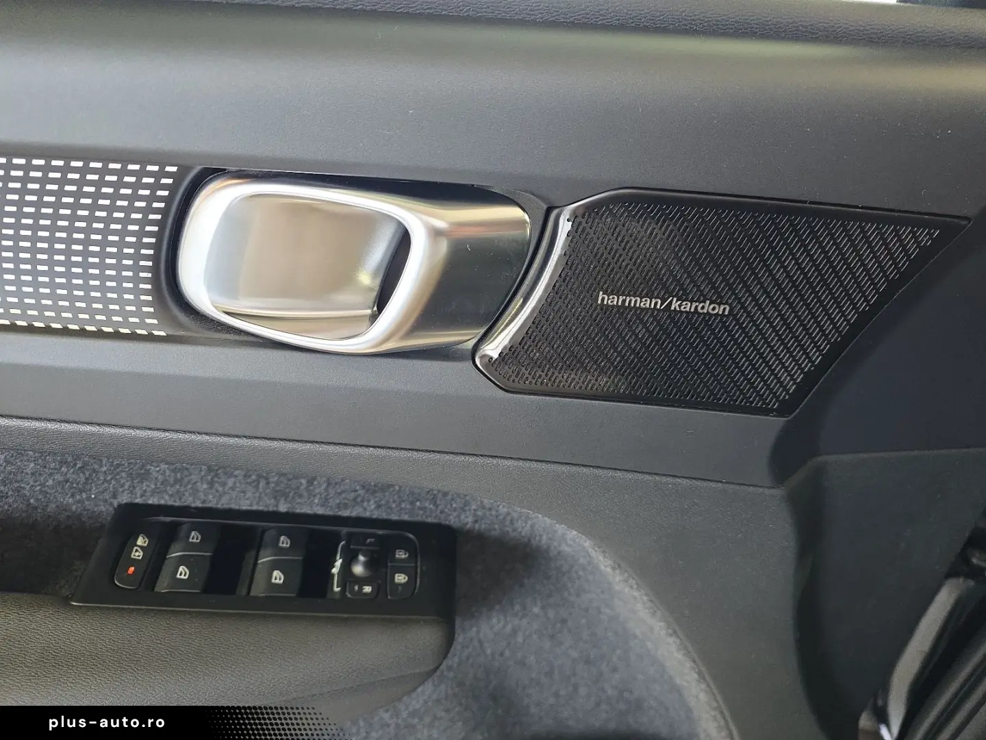 VOLVO XC40 T3 R-Design ACC AHK 360  H K LED 19  SHZ