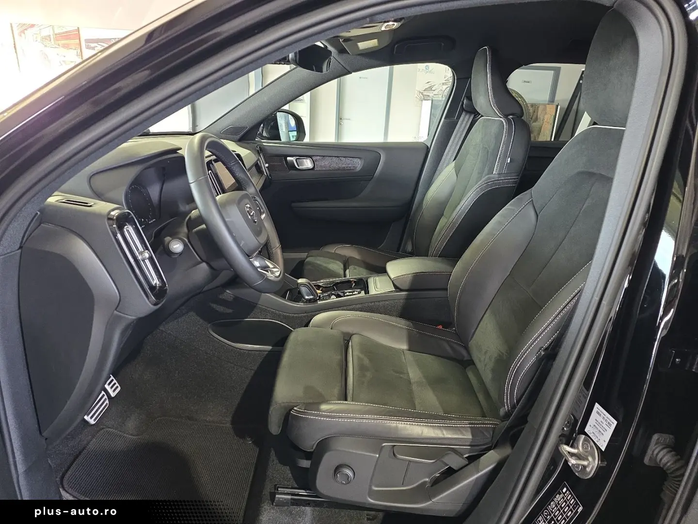 VOLVO XC40 T3 R-Design ACC AHK 360  H K LED 19  SHZ