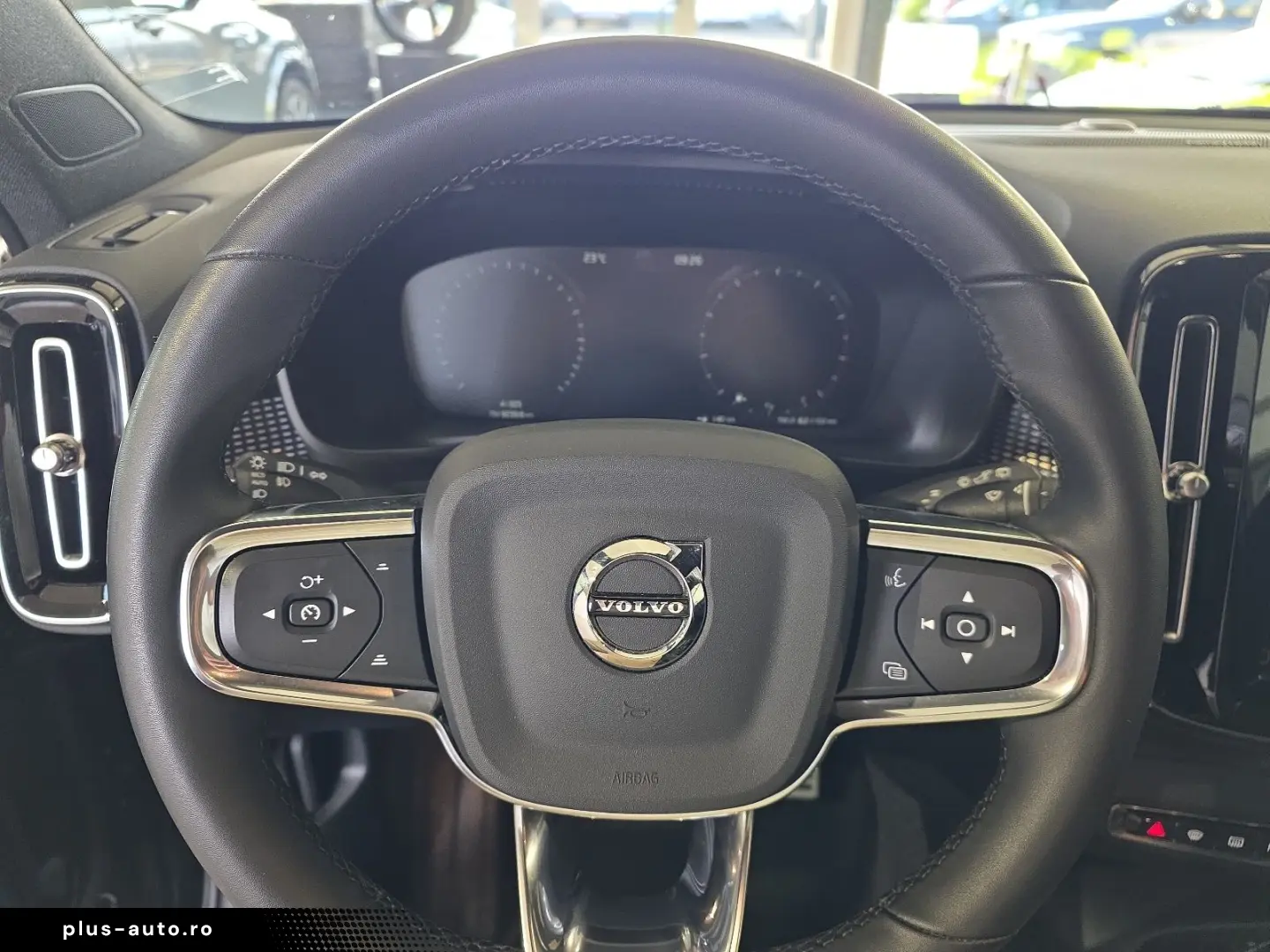 VOLVO XC40 T3 R-Design ACC AHK 360  H K LED 19  SHZ