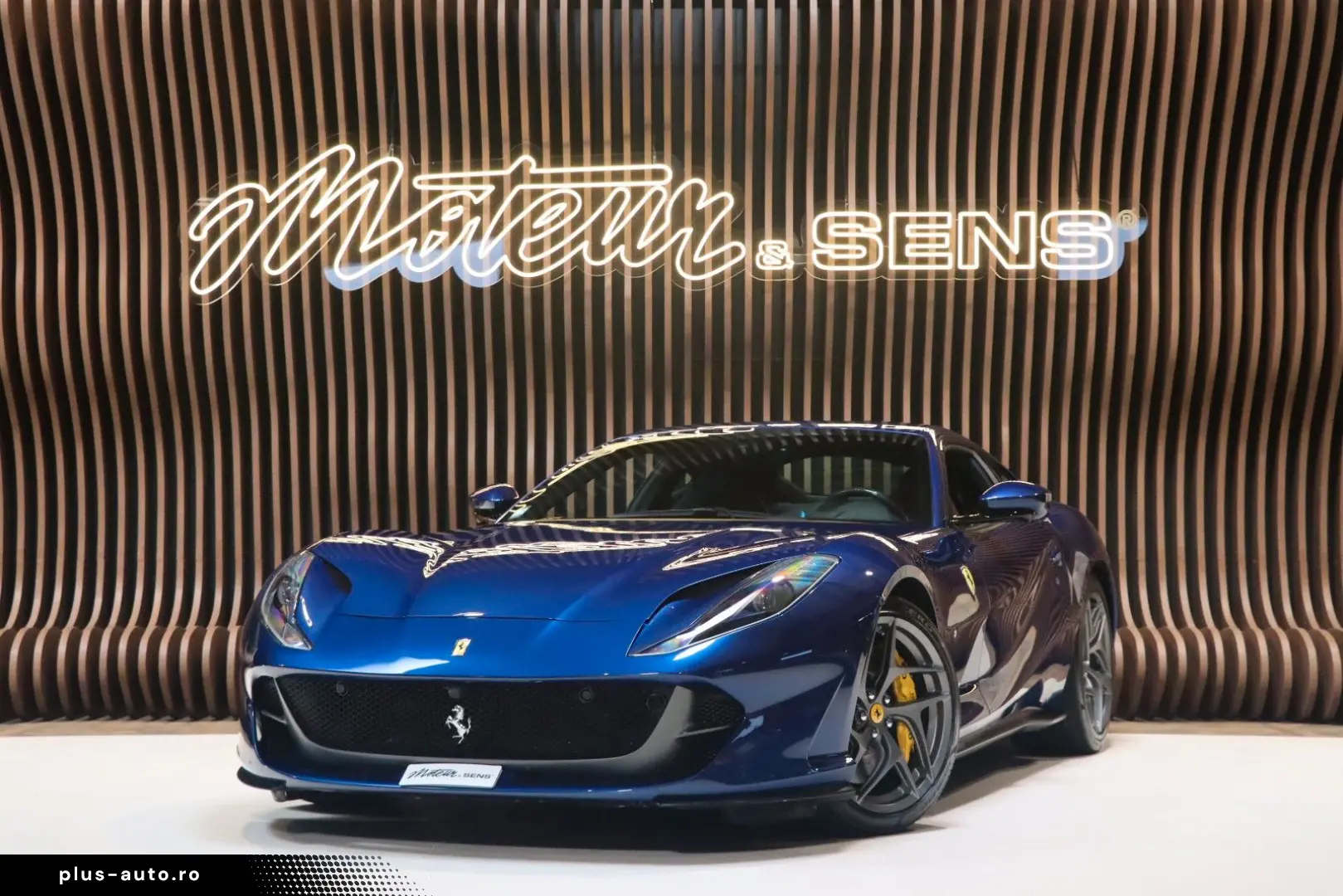 FERRARI 812 Superfast - Carbon - Lift - Display