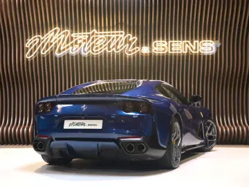 FERRARI 812 Superfast - Carbon - Lift - Display