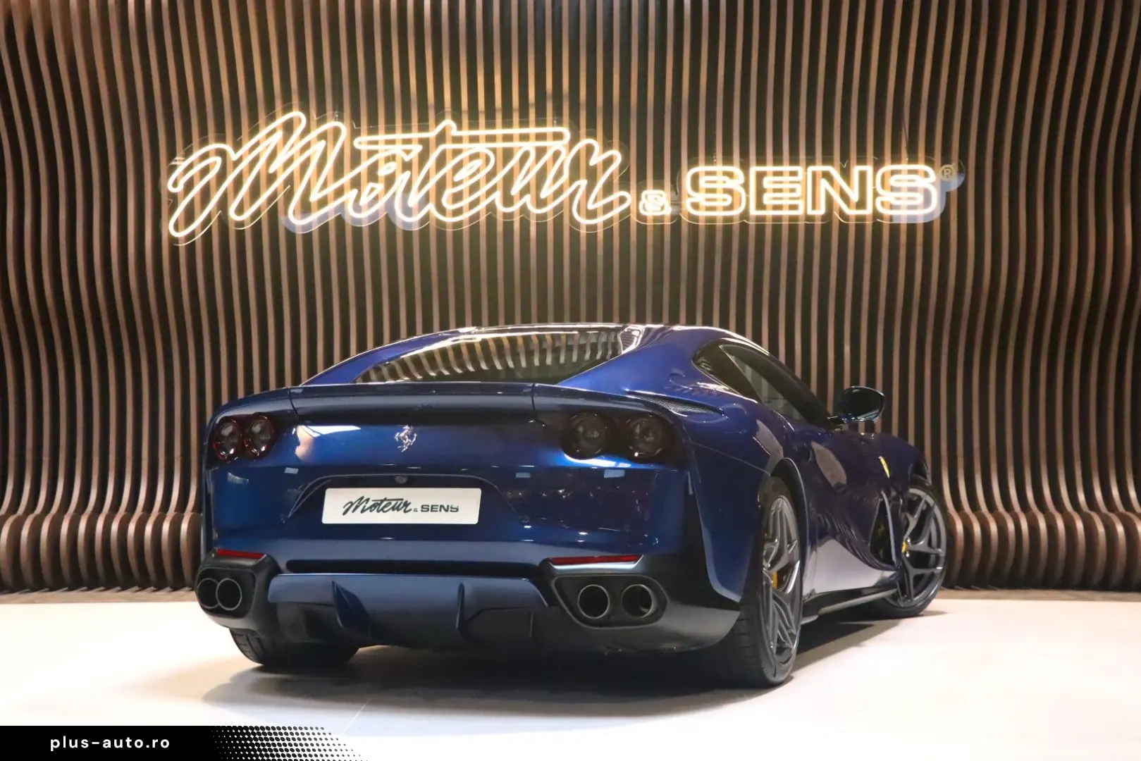 FERRARI 812 Superfast - Carbon - Lift - Display