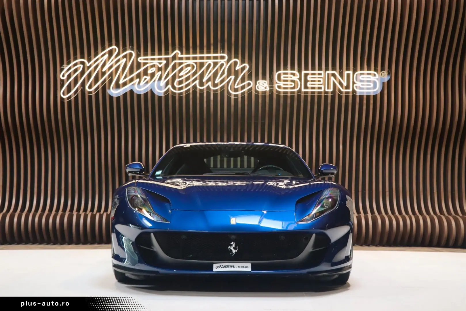 FERRARI 812 Superfast - Carbon - Lift - Display