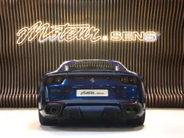 FERRARI 812 Superfast - Carbon - Lift - Display