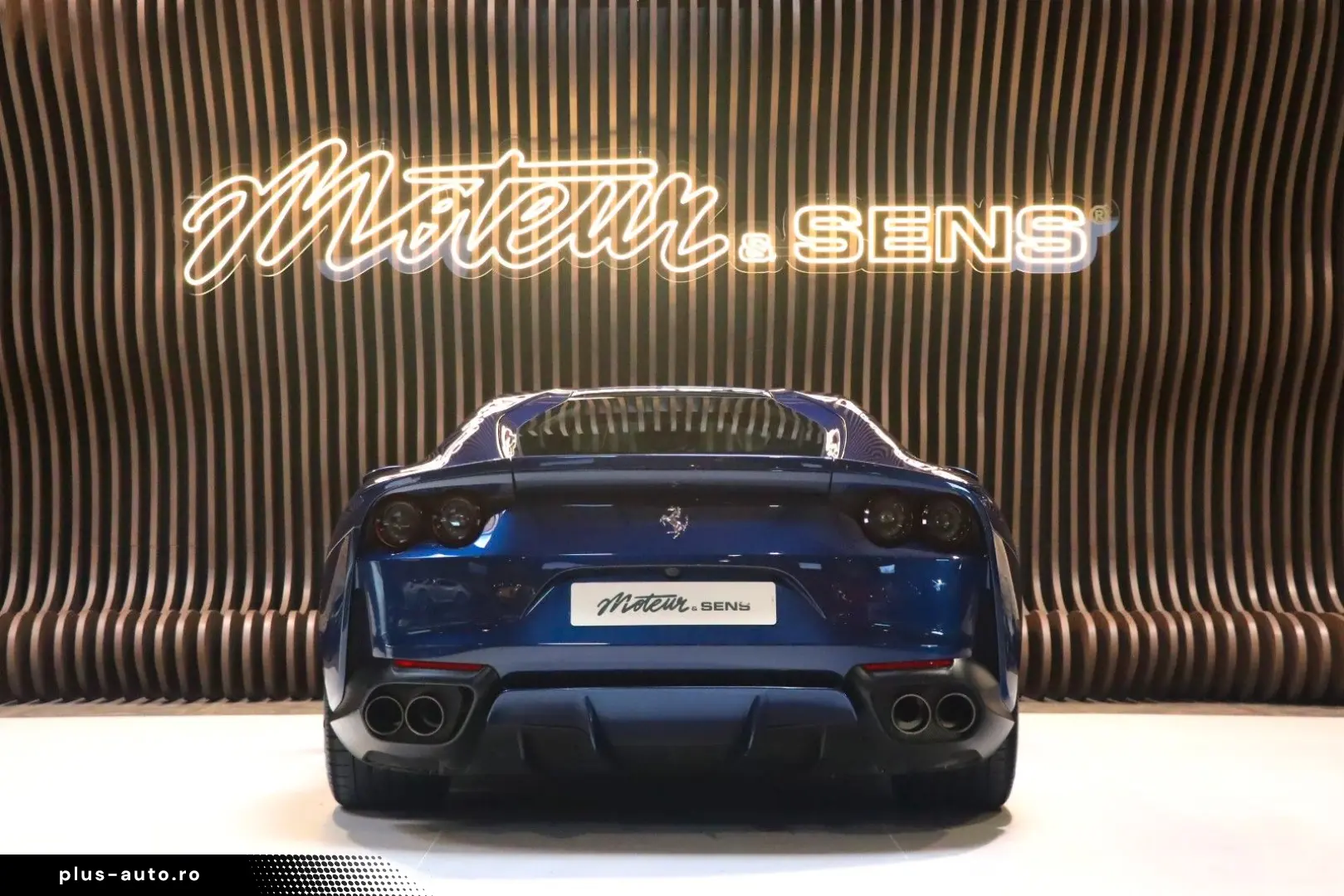 FERRARI 812 Superfast - Carbon - Lift - Display