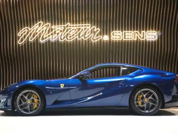 FERRARI 812 Superfast - Carbon - Lift - Display
