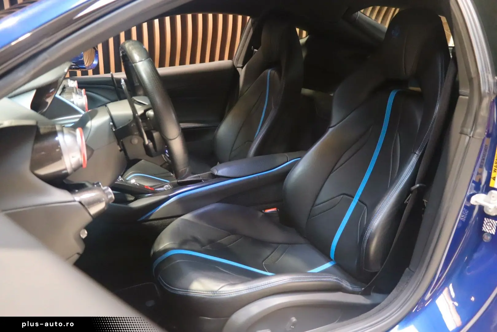 FERRARI 812 Superfast - Carbon - Lift - Display