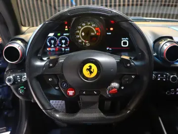 FERRARI 812 Superfast - Carbon - Lift - Display