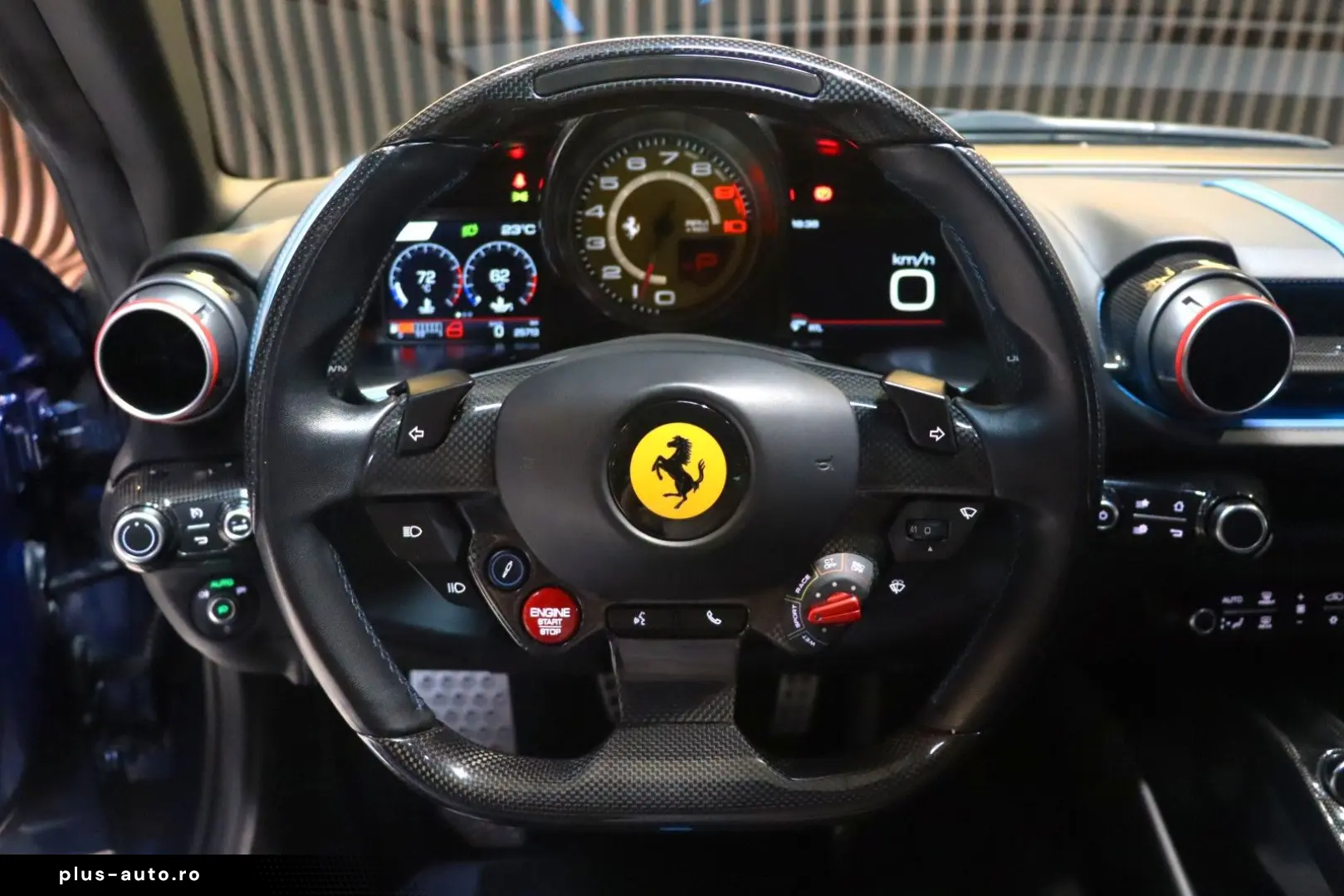 FERRARI 812 Superfast - Carbon - Lift - Display