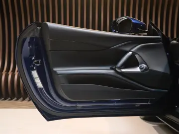 FERRARI 812 Superfast - Carbon - Lift - Display