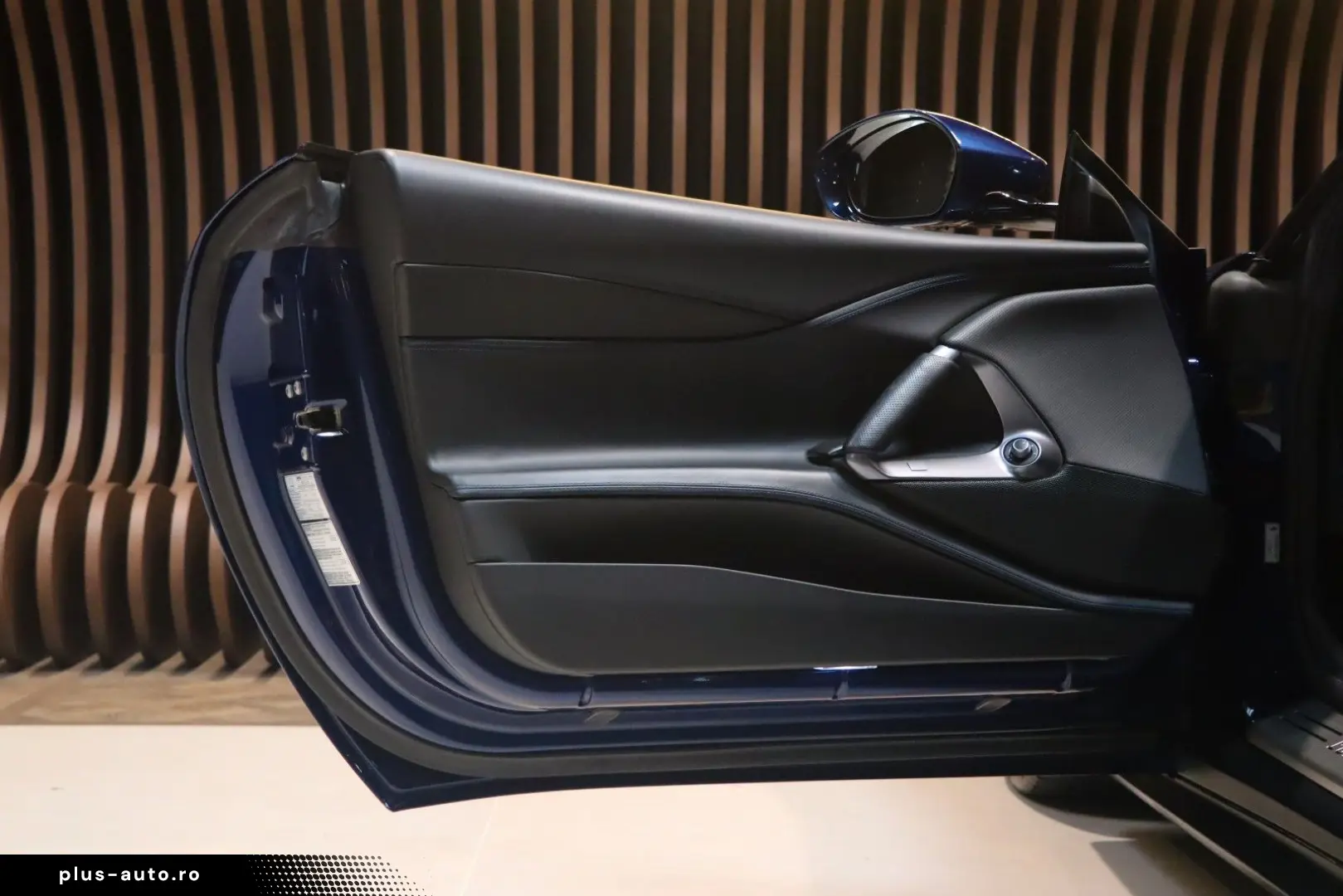 FERRARI 812 Superfast - Carbon - Lift - Display