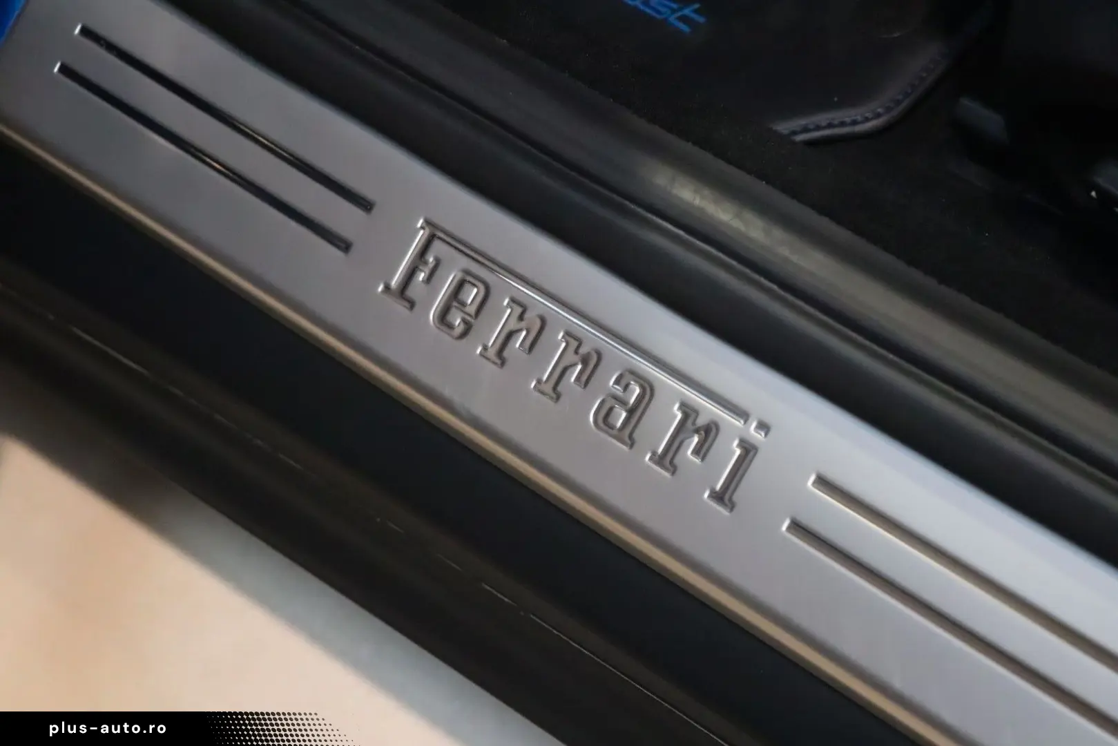 FERRARI 812 Superfast - Carbon - Lift - Display