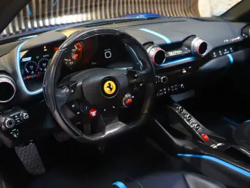 FERRARI 812 Superfast - Carbon - Lift - Display