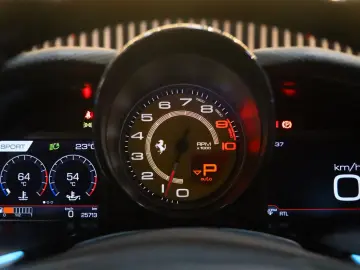 FERRARI 812 Superfast - Carbon - Lift - Display