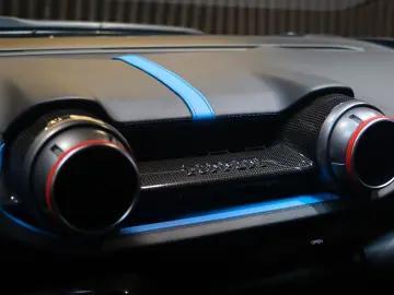FERRARI 812 Superfast - Carbon - Lift - Display
