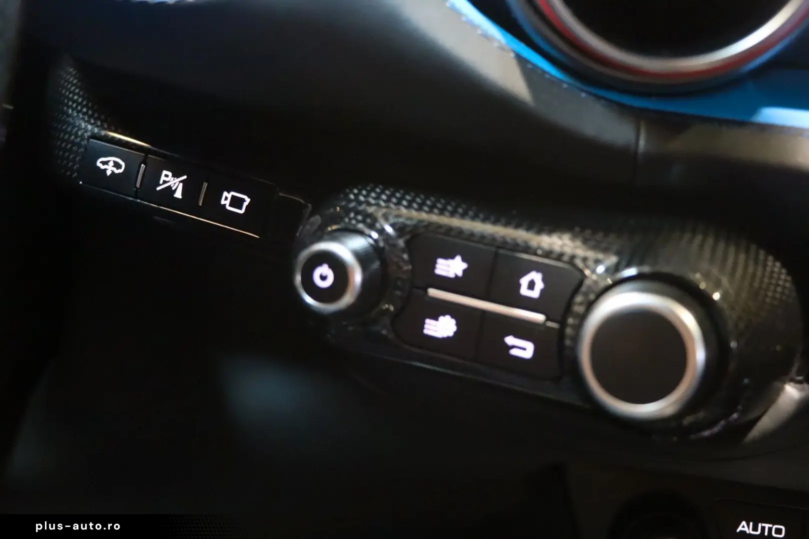 FERRARI 812 Superfast - Carbon - Lift - Display