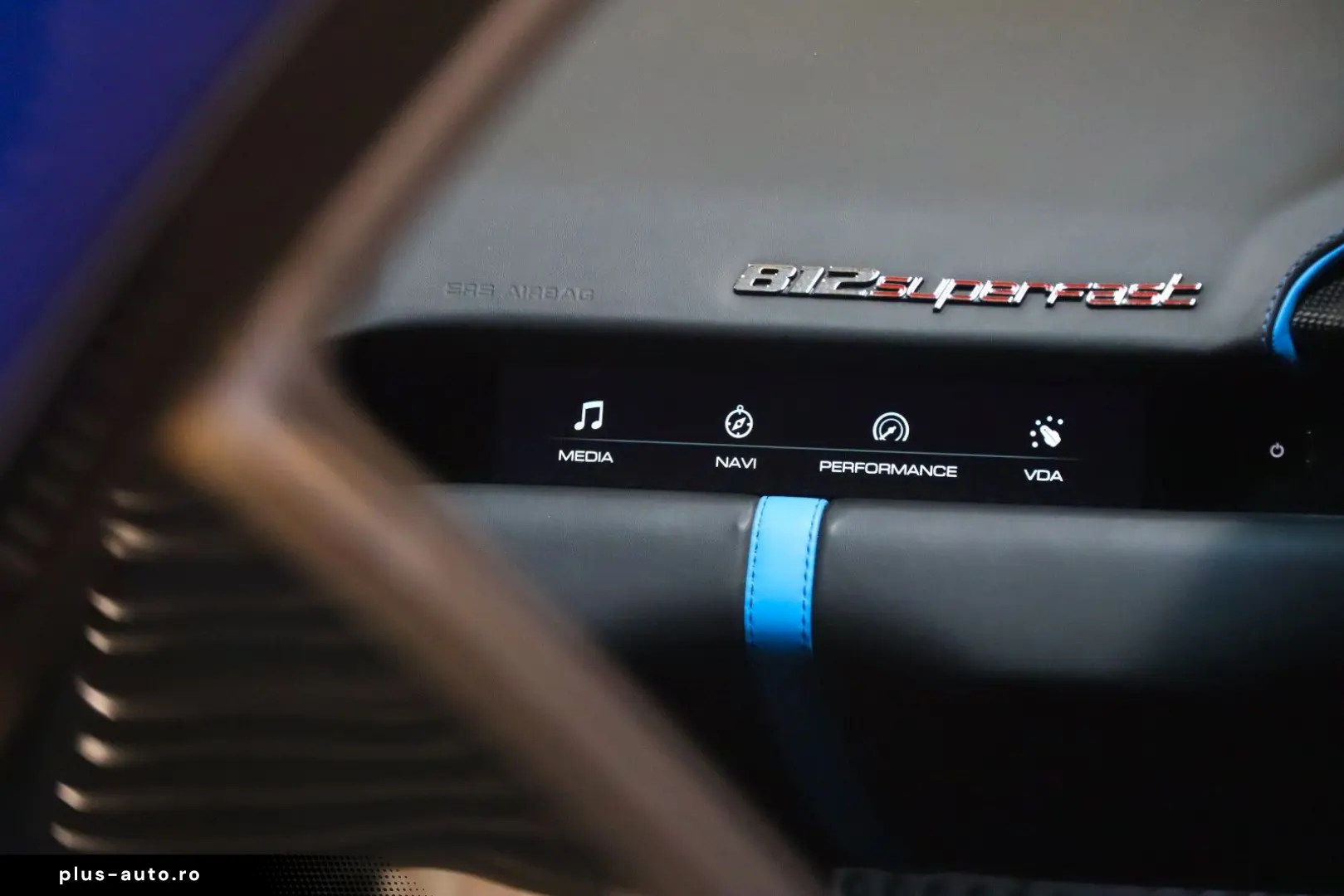 FERRARI 812 Superfast - Carbon - Lift - Display