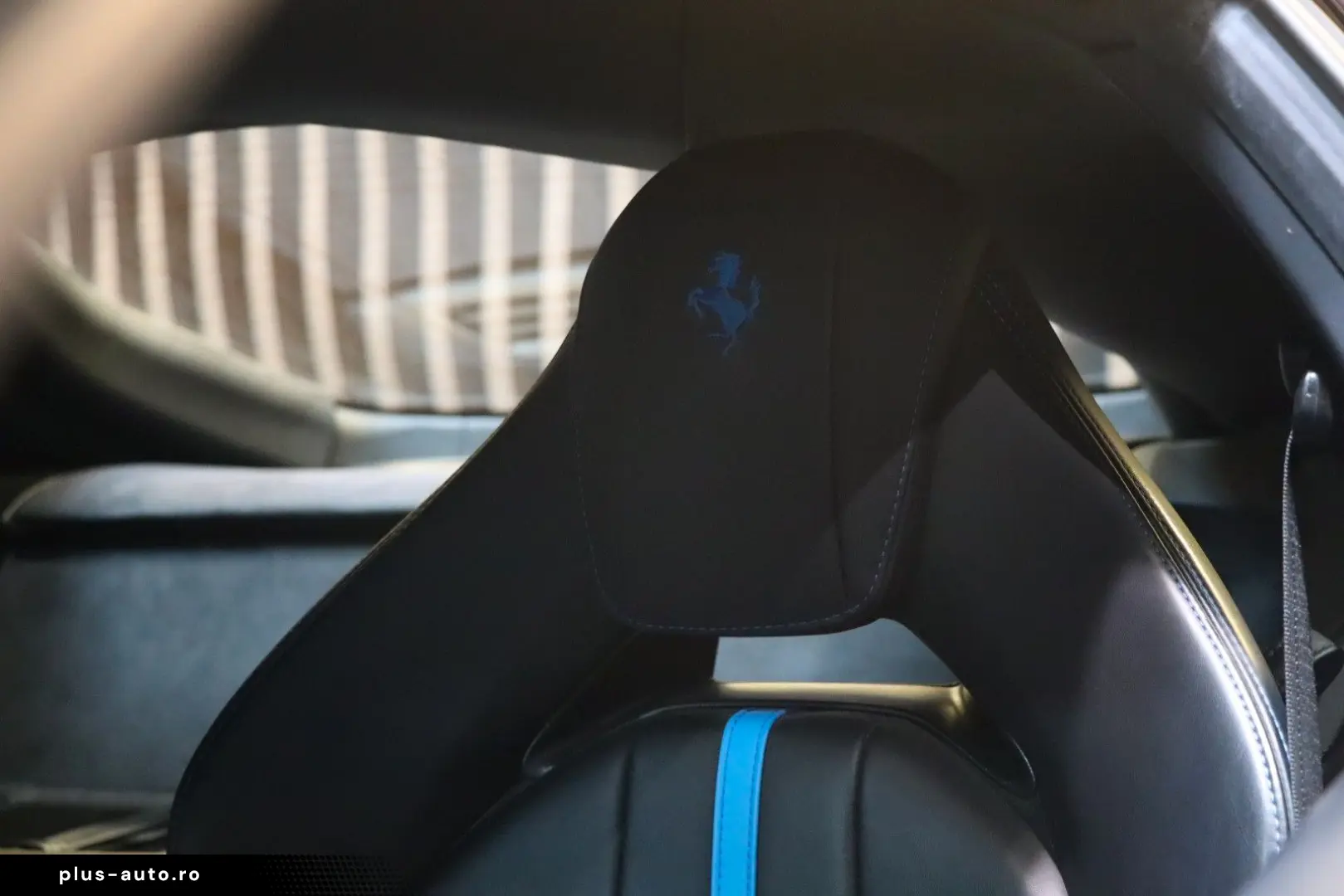 FERRARI 812 Superfast - Carbon - Lift - Display