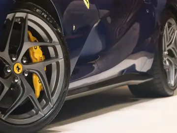 FERRARI 812 Superfast - Carbon - Lift - Display