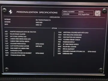 FERRARI 812 Superfast - Carbon - Lift - Display