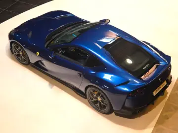 FERRARI 812 Superfast - Carbon - Lift - Display