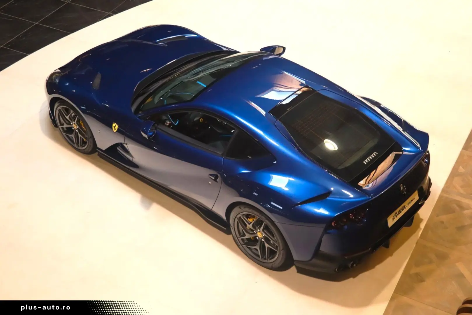 FERRARI 812 Superfast - Carbon - Lift - Display