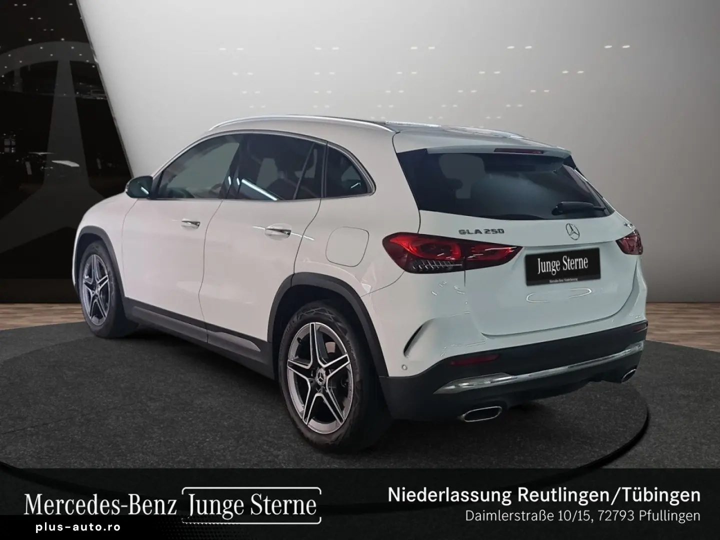 MERCEDES-BENZ GLA 250 4M AMG Dist Pano Mbeam AHK 360  Keyl