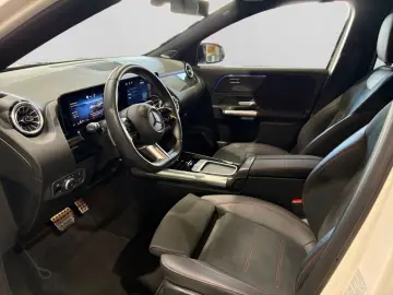 MERCEDES-BENZ GLA 220 4M AMG MBEAM BURM NIGHT DISTR SHZ AMBI
