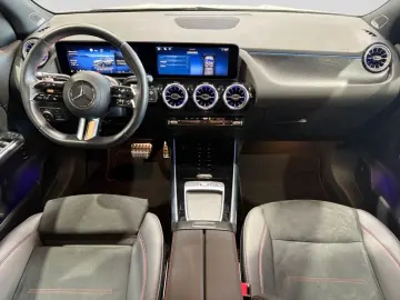 MERCEDES-BENZ GLA 220 4M AMG MBEAM BURM NIGHT DISTR SHZ AMBI