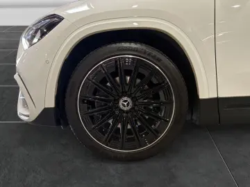 MERCEDES-BENZ GLA 220 4M AMG MBEAM BURM NIGHT DISTR SHZ AMBI