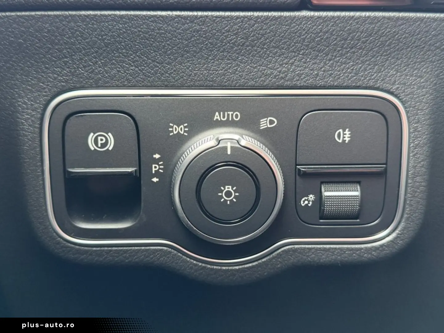 MERCEDES-BENZ GLA 2023 — imagine 13
