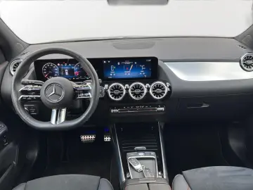 MERCEDES-BENZ GLA 250 4M AMG line MultibeamLED 360  Memory
