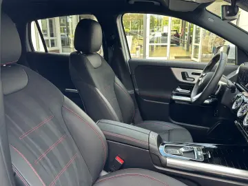 MERCEDES-BENZ GLA 250 4M AMG line MultibeamLED 360  Memory