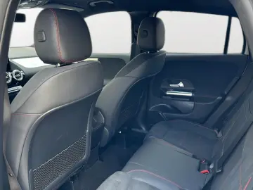 MERCEDES-BENZ GLA 250 4M AMG line MultibeamLED 360  Memory