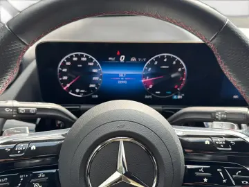 MERCEDES-BENZ GLA 250 4M AMG line MultibeamLED 360  Memory