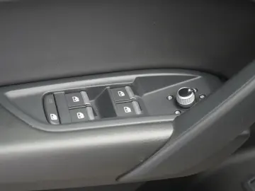 AUDI Q5 40 TDI quattro S tronic Leder Temp Kamera Pan