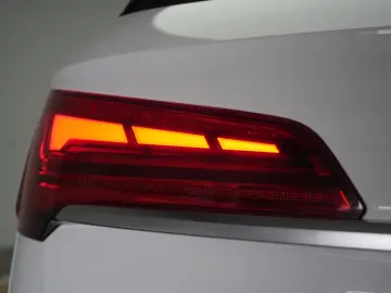 AUDI Q5 40 TDI quattro S tronic Leder Temp Kamera Pan
