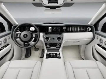 Rolls-Royce Cullinan Silver Badge  2026   5 Seats   On stock