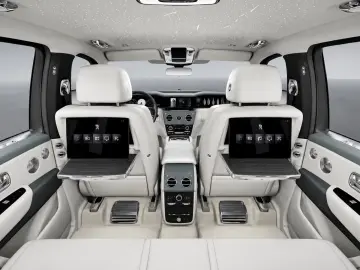 Rolls-Royce Cullinan Silver Badge  2026   5 Seats   On stock