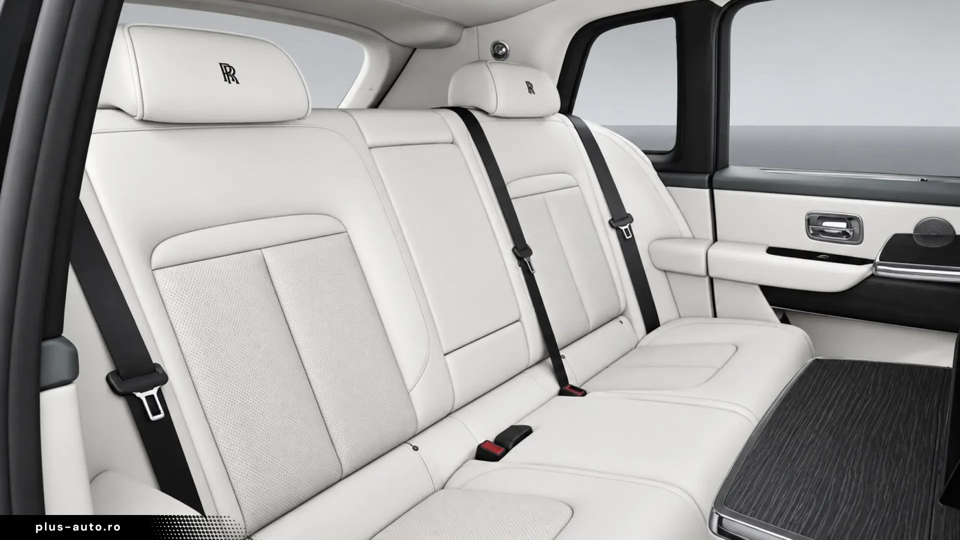 Rolls-Royce Cullinan Silver Badge  2026   5 Seats   On stock