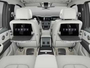 Rolls-Royce Cullinan Silver Badge  2026   4 Seats   On stock