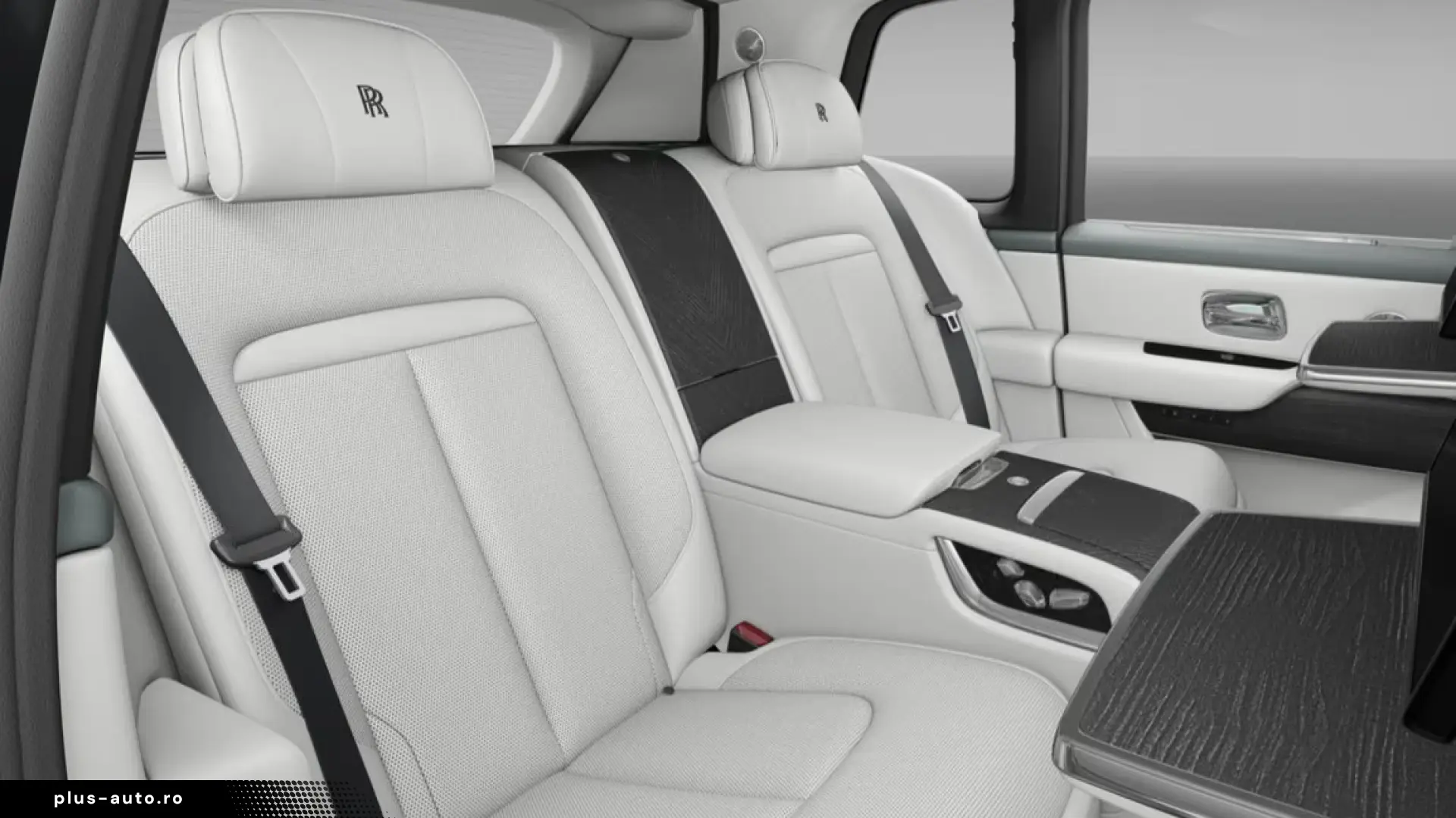 Rolls-Royce Cullinan Silver Badge  2026   4 Seats   On stock