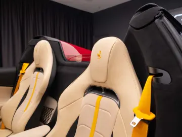 Ferrari 12Cilindri Spider Rosso Mugello LIFT Passenger