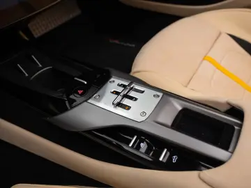 Ferrari 12Cilindri Spider Rosso Mugello LIFT Passenger
