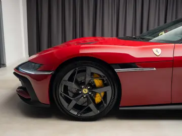 Ferrari 12Cilindri Spider Rosso Mugello LIFT Passenger