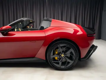 Ferrari 12Cilindri Spider Rosso Mugello LIFT Passenger