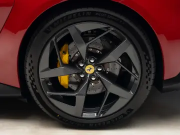 Ferrari 12Cilindri Spider Rosso Mugello LIFT Passenger