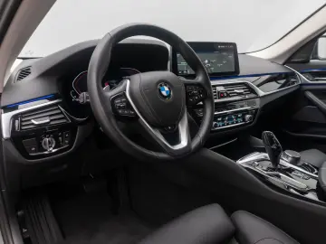 BMW 530i HUD DAB Leder Alarm Komfort 4xKlima M Sport